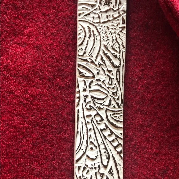 Patricia Nash Antique Gold Buckle Brown and Cream Tooled Leather Belt - Picture 5 of 8